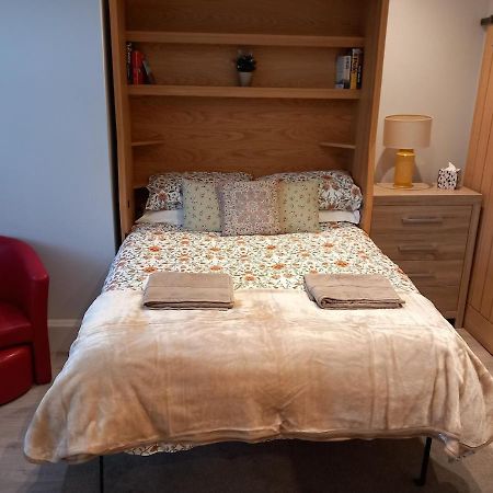Self Check In Flat 1 Jubilee Guest House บอกเนอร์รีจิส ภายนอก รูปภาพ