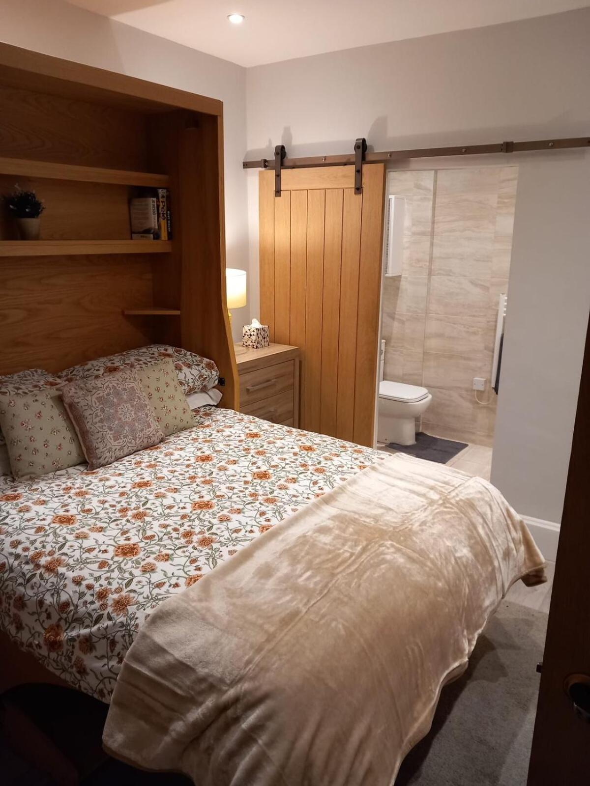 Self Check In Flat 1 Jubilee Guest House บอกเนอร์รีจิส ภายนอก รูปภาพ